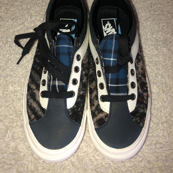 Vans - Picture 3 of 12